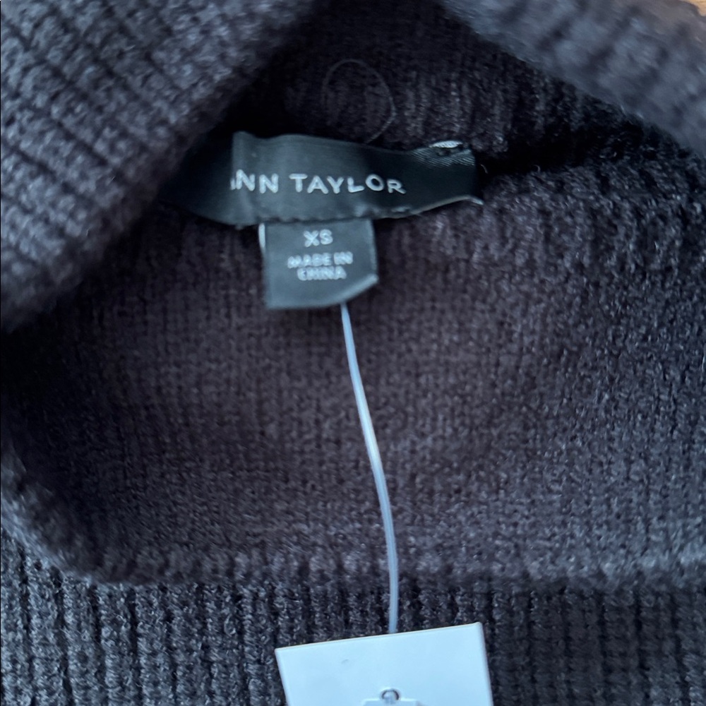🐼 Ann Taylor black mock neck sweater w/ivory stitching details. Size XS. NWT. - Picture 6 of 9